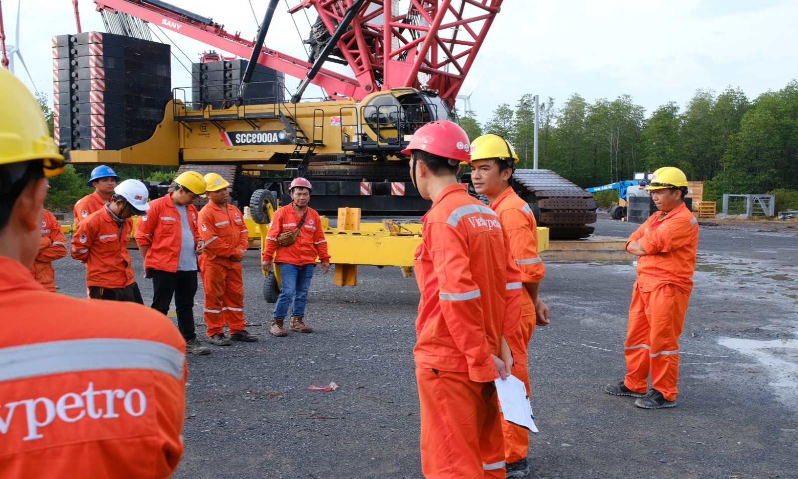 Xí nghiệp Cơ điện và công tác dịch vụ về điện gió “Tháo, lắp và vận chuyển cánh tuabin điện gió tại tỉnh Sóc Trăng”