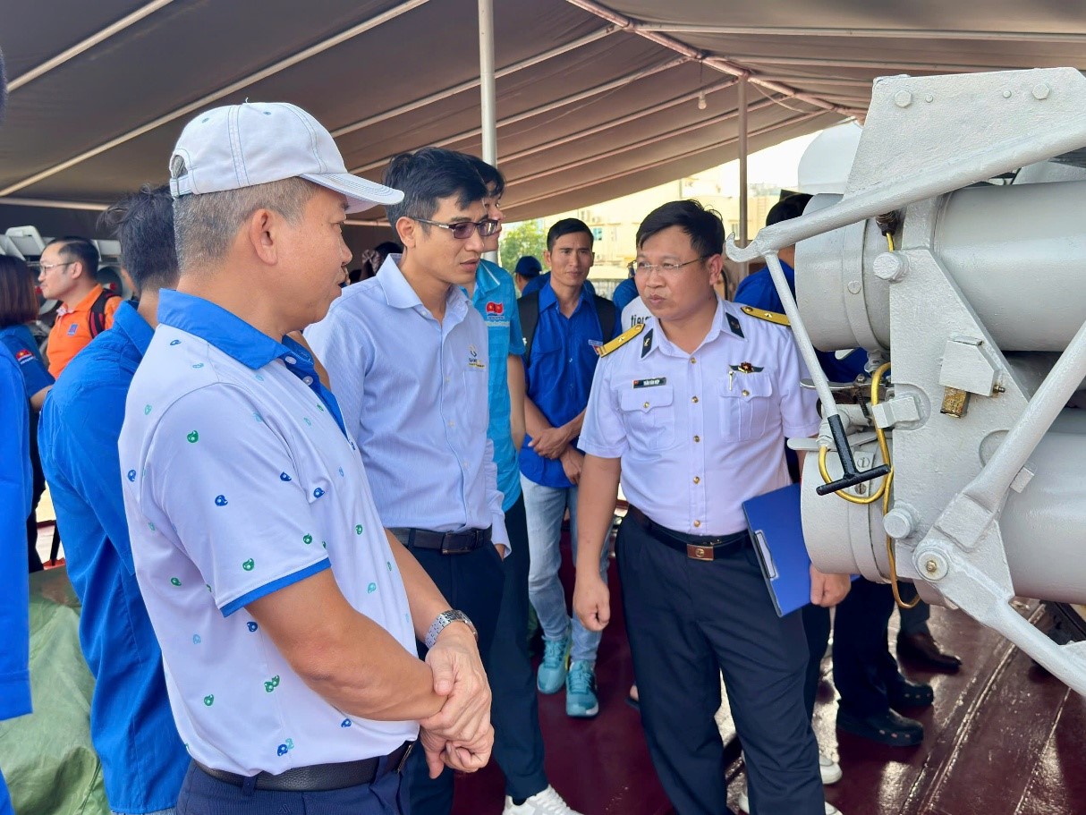 Đoàn thanh niên Xí nghiệp Cơ điện, Xí nghiệp Xây lắp, Công an Phường Rạch Dừa và Tàu 11 – Lữ đoàn 171 Hải quân phối hợp tổ chức Chương trình Xuân yêu thương – Giao lưu văn hóa – thể thao mừng Xuân 2026